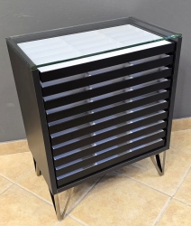 Szafka 150 na trójkątnych nogach ekonomiczna ze szklanym blatem